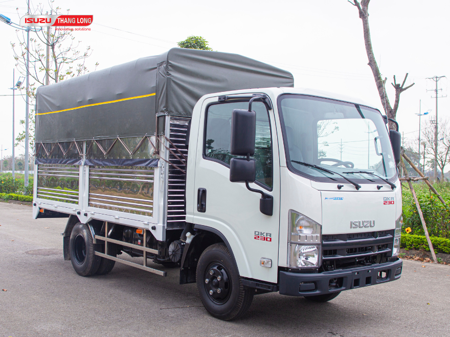 Xe Tải ISUZU 2.4 Tấn Thùng Bạt QKR230