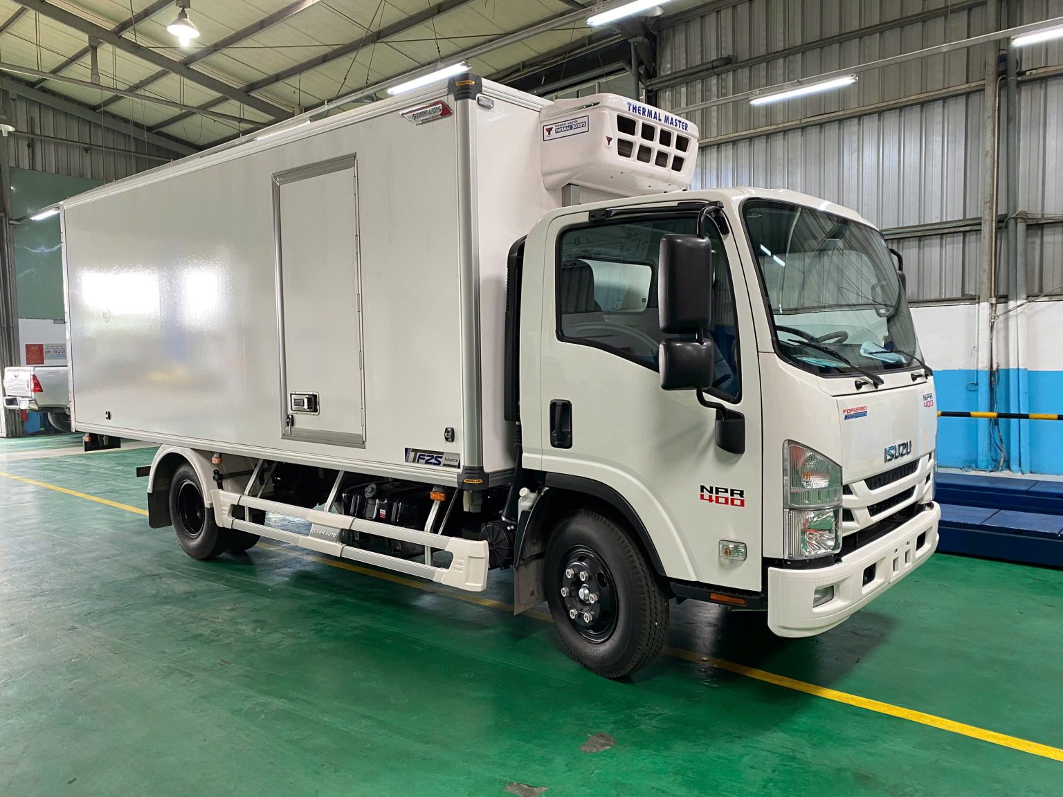 Xe tải ISUZU 3.5 tấn đông lạnh NPR400