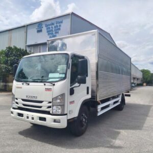 Xe Tải ISUZU NQR75ME5 5.5 Tấn Thùng Kín 04 cánh hông