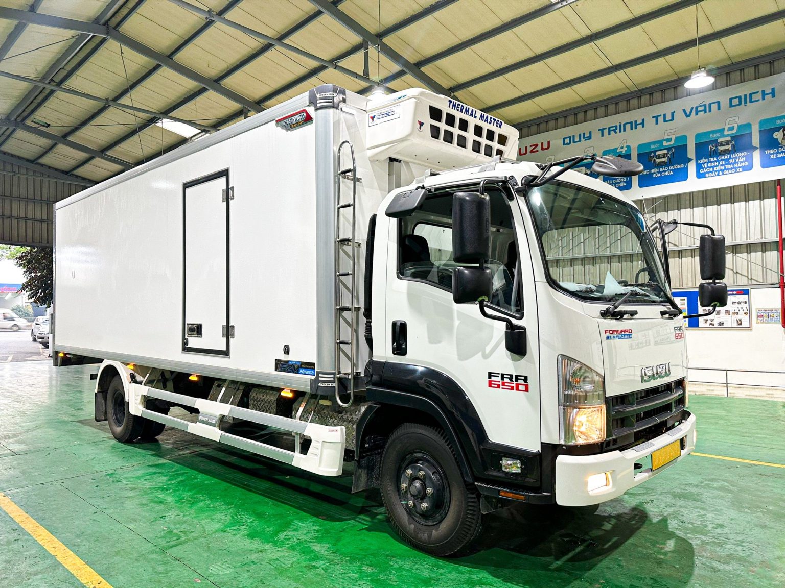 Xe tải ISUZU 6.5 tấn đông lạnh – FRR650