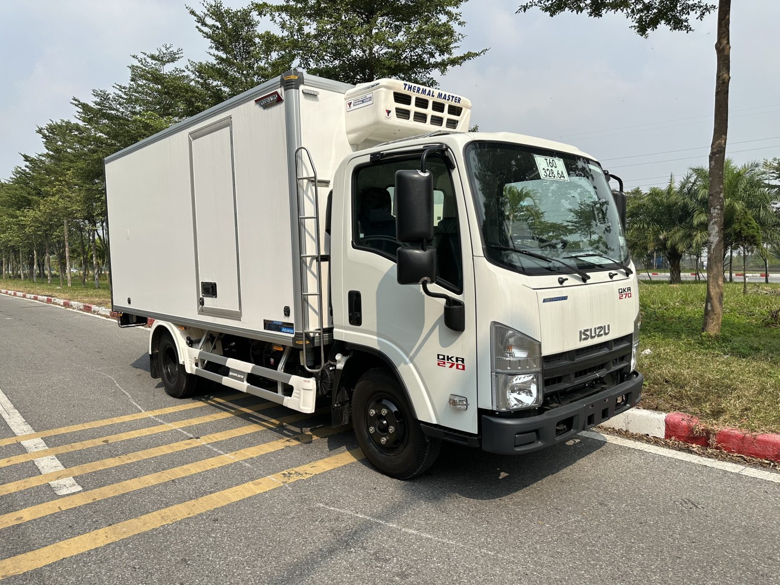 Xe tải ISUZU 2.5 tấn đông lạnh QKR270